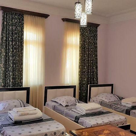 Guest House Luka Batumi Esterno foto