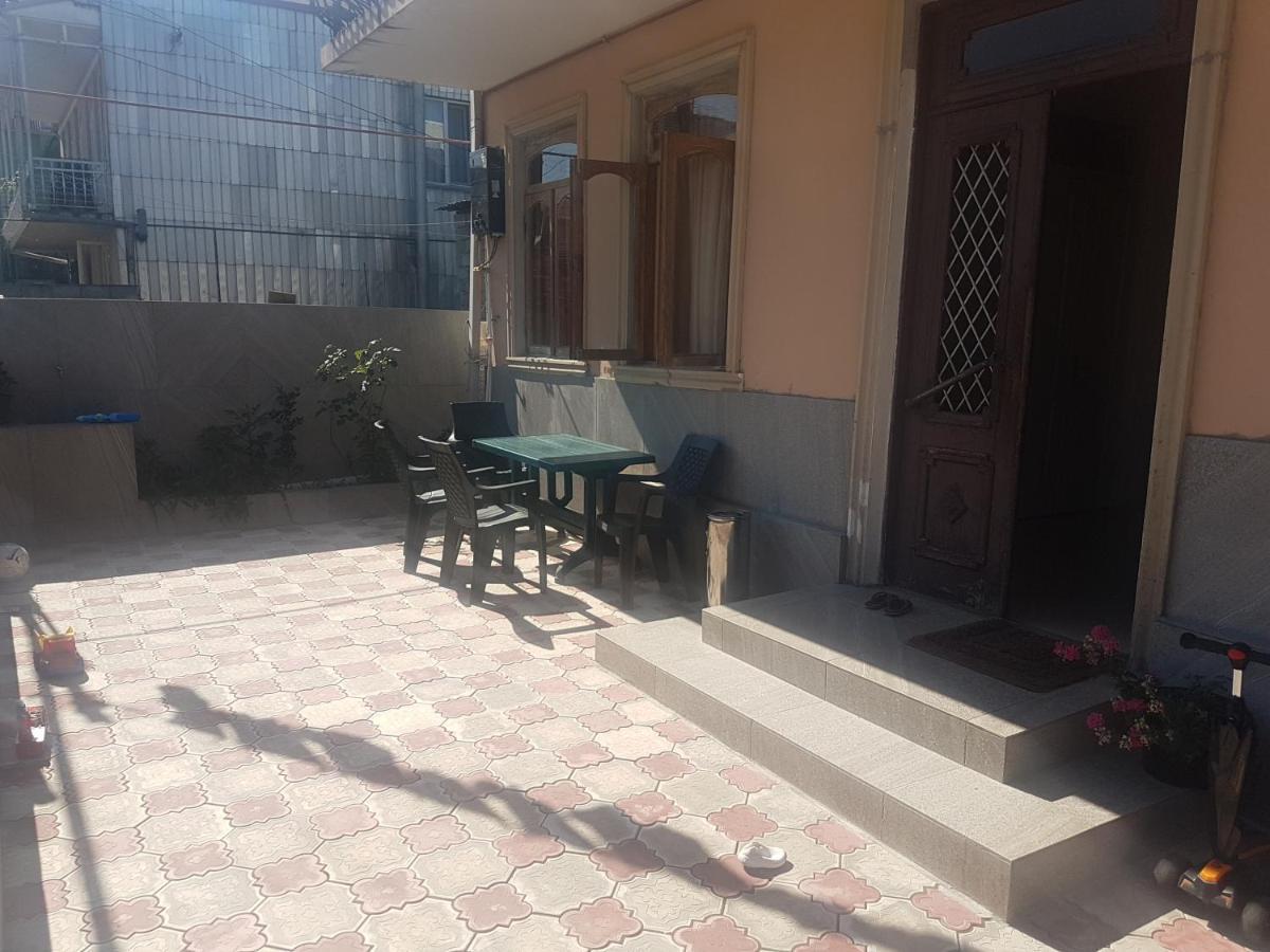 Guest House Luka Batumi Esterno foto