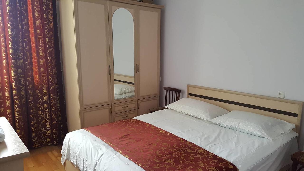 Guest House Luka Batumi Esterno foto