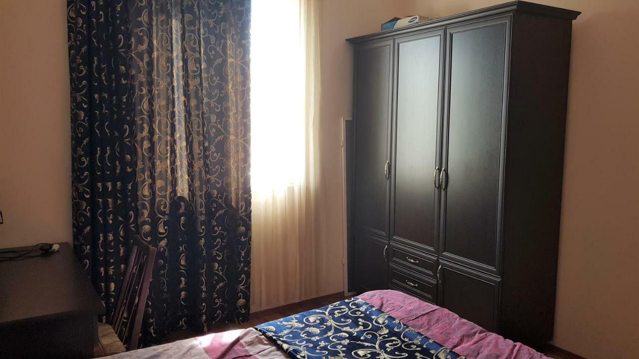 Guest House Luka Batumi Esterno foto