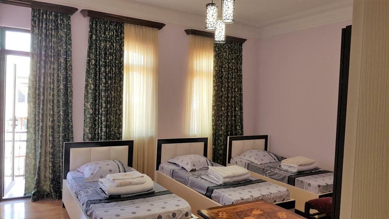 Guest House Luka Batumi Esterno foto