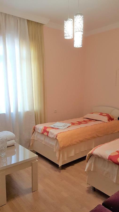 Guest House Luka Batumi Esterno foto