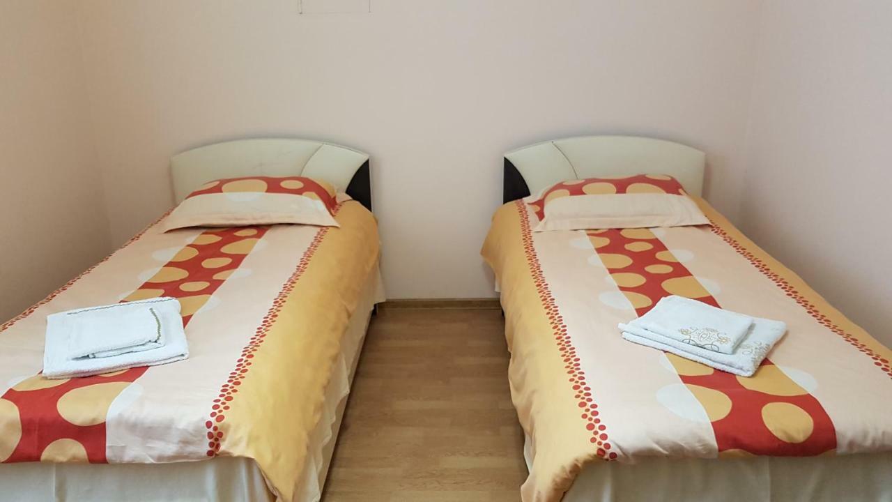 Guest House Luka Batumi Esterno foto