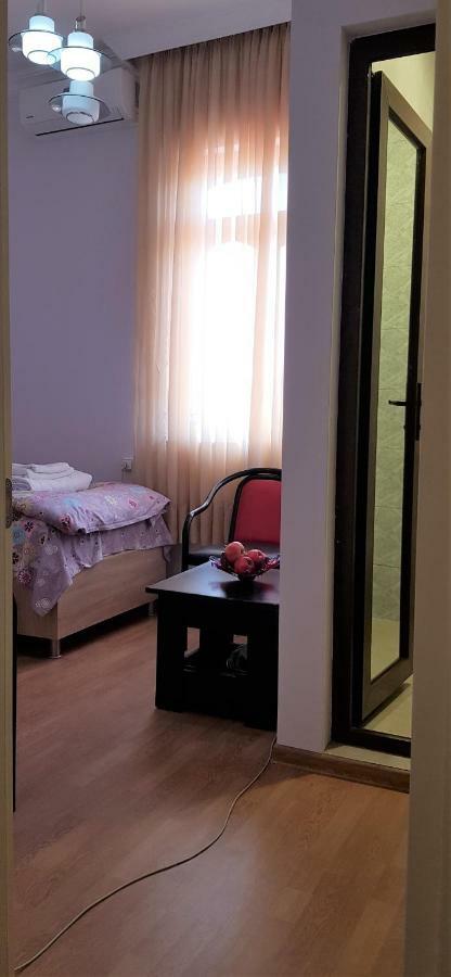 Guest House Luka Batumi Esterno foto