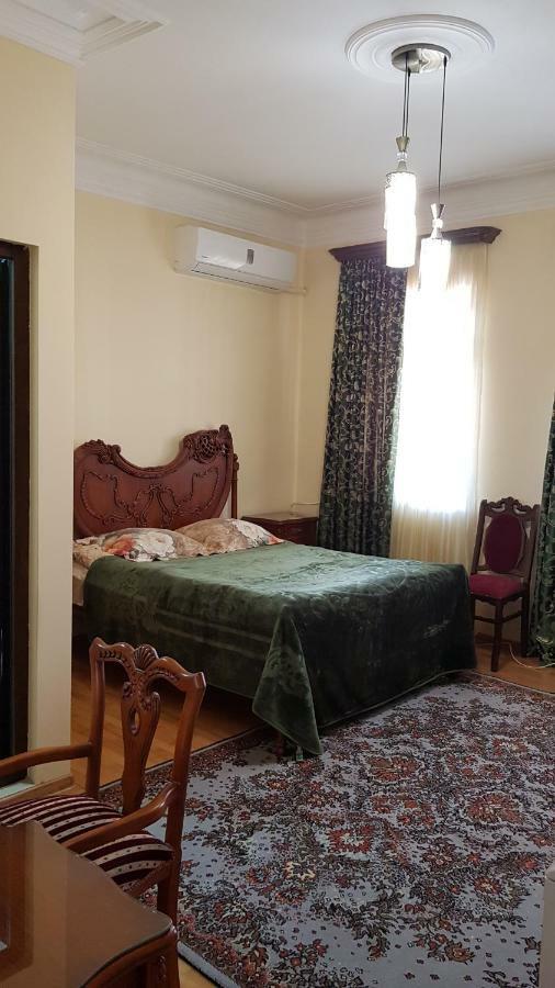 Guest House Luka Batumi Esterno foto