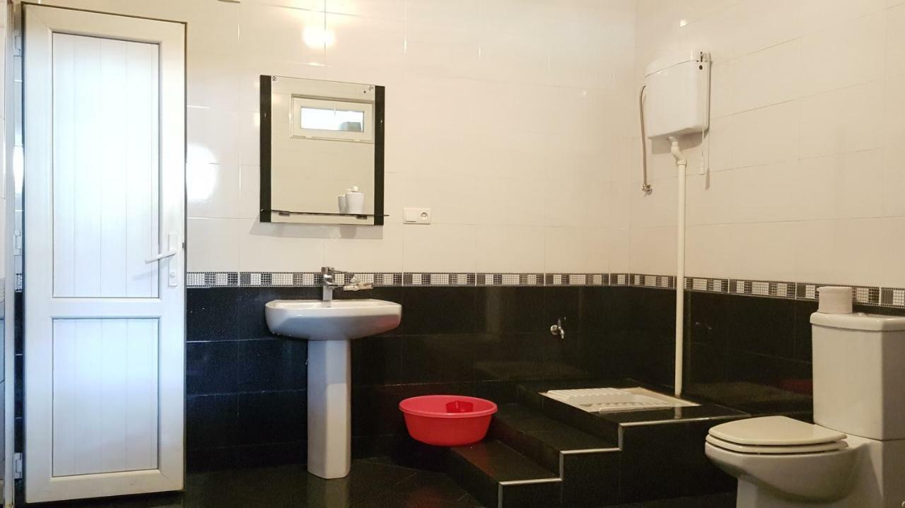 Guest House Luka Batumi Esterno foto