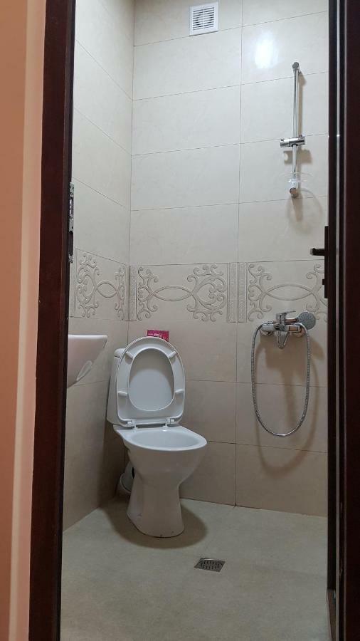 Guest House Luka Batumi Esterno foto