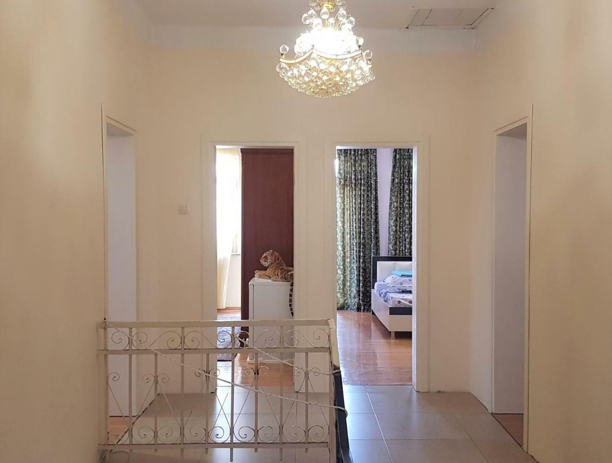 Guest House Luka Batumi Esterno foto